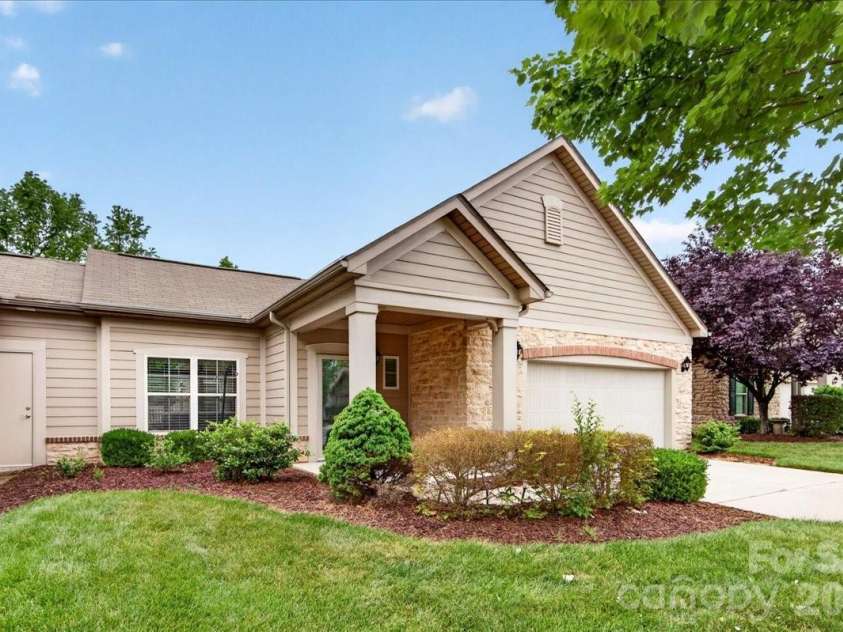 4430 Parkgate Drive, Matthews, NC 28105.  MLS# CAR4374673, YatesRealty ID 17824. 