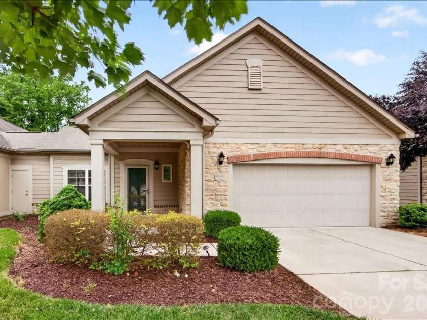 4430 Parkgate Drive, Matthews, NC 28105.  MLS# CAR4374673, YatesRealty ID 17824. 