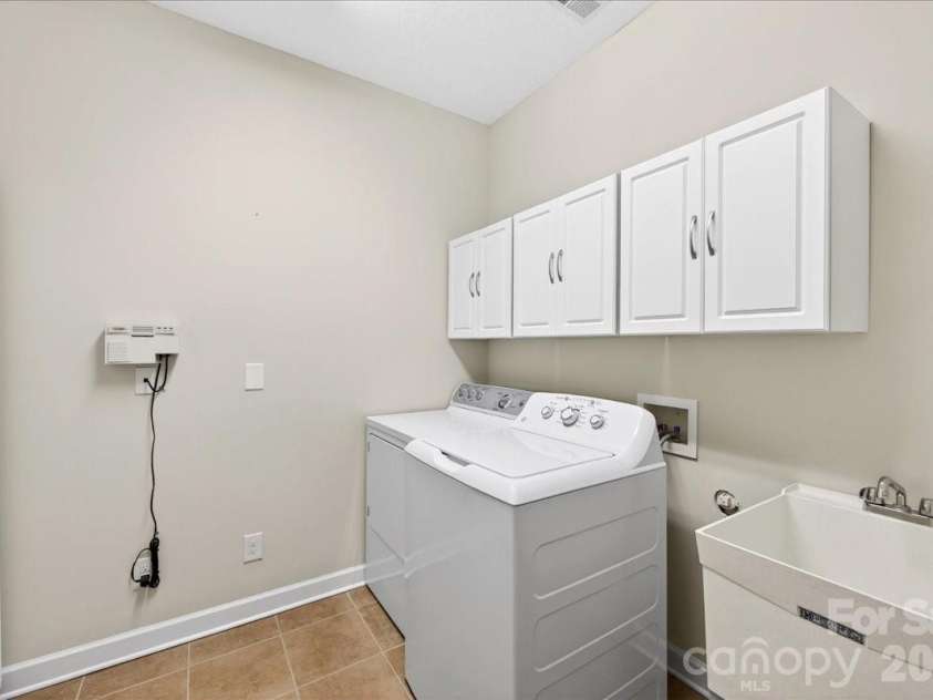 4430 Parkgate Drive, Matthews, NC 28105.  MLS# CAR4374673, YatesRealty ID 17824. 