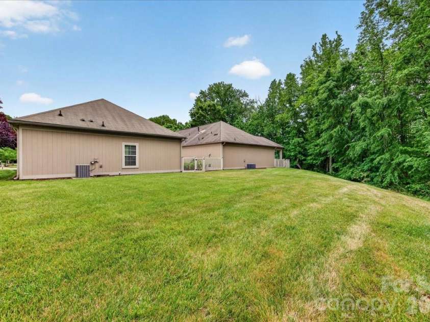 4430 Parkgate Drive, Matthews, NC 28105.  MLS# CAR4374673, YatesRealty ID 17824. 