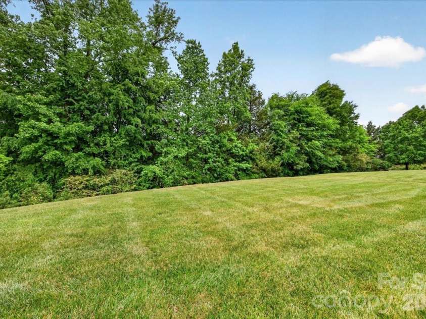 4430 Parkgate Drive, Matthews, NC 28105.  MLS# CAR4374673, YatesRealty ID 17824. 