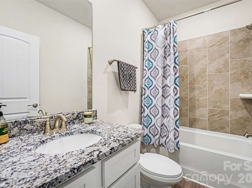 115 Tradesmen Trail, Troutman, NC 28166.  MLS# CAR4350971, YatesRealty ID 17825. Guest bath 