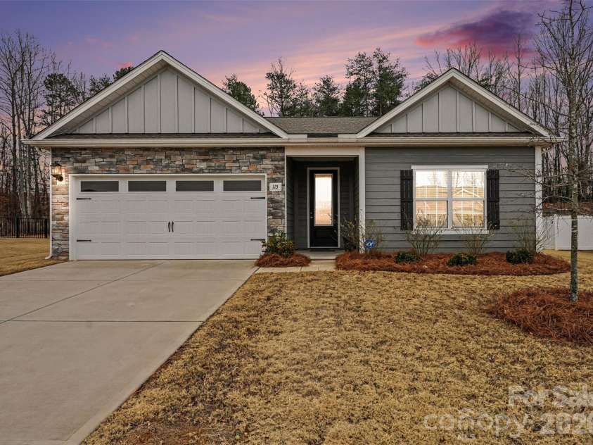 115 Tradesmen Trail, Troutman, NC 28166.  MLS# CAR4350971, YatesRealty ID 17825. Immaculate, move-in ready ranch