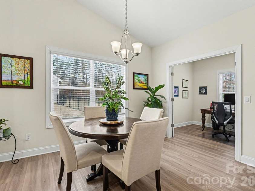 115 Tradesmen Trail, Troutman, NC 28166.  MLS# CAR4350971, YatesRealty ID 17825. Spacious and light dining area