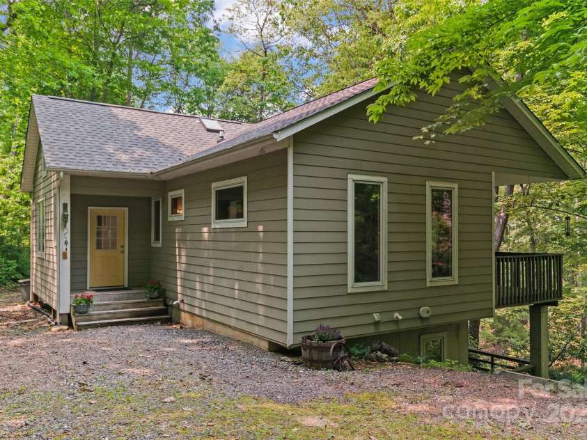 608 Brandywine Road, Waynesville, NC 28786.  MLS# CAR4267160, YatesRealty ID 17825. 