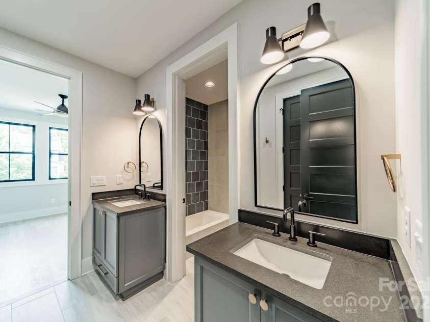 2412 Kingsbury Drive, Charlotte, NC 28205.  MLS# CAR4265110, YatesRealty ID 17826. 