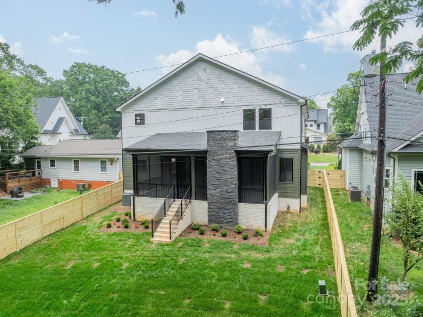 2412 Kingsbury Drive, Charlotte, NC 28205.  MLS# CAR4265110, YatesRealty ID 17826. 