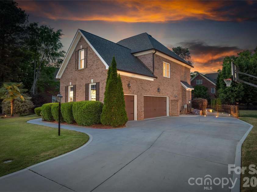907 Hickory Stick Drive, Fort Mill, SC 29715.  MLS# CAR4376374, YatesRealty ID 17826. 