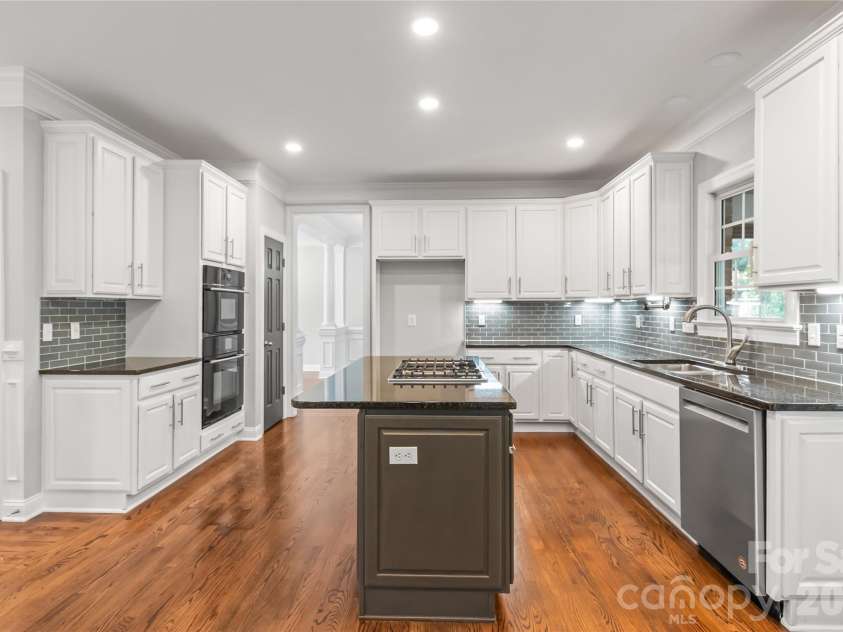 907 Hickory Stick Drive, Fort Mill, SC 29715.  MLS# CAR4376374, YatesRealty ID 17826. Kitchen