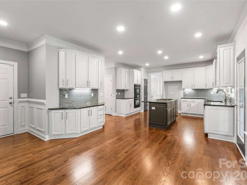 907 Hickory Stick Drive, Fort Mill, SC 29715.  MLS# CAR4376374, YatesRealty ID 17826. Main Level Full Bath