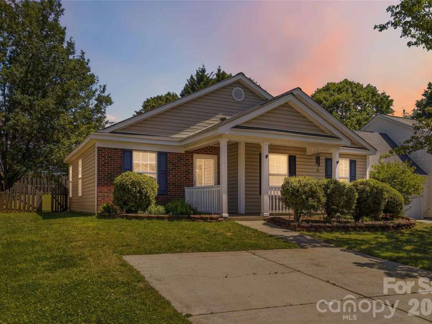 110 Camforth Drive, Mooresville, NC 28117.  MLS# CAR4369221, YatesRealty ID 17827. 