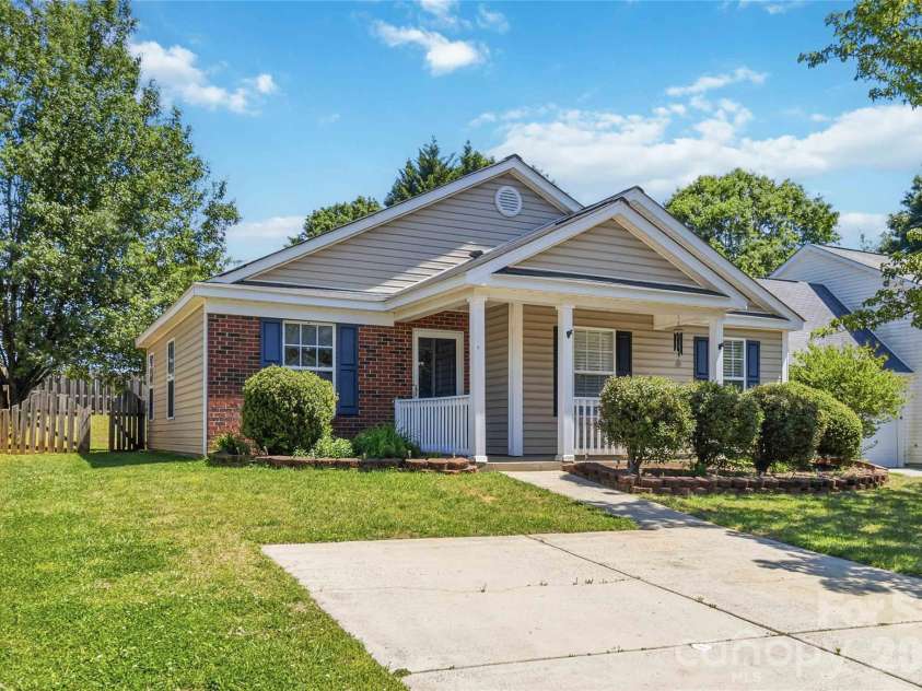 110 Camforth Drive, Mooresville, NC 28117.  MLS# CAR4369221, YatesRealty ID 17827. 