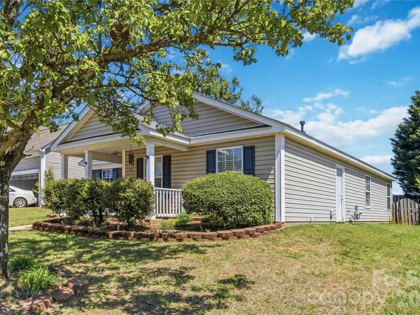 110 Camforth Drive, Mooresville, NC 28117.  MLS# CAR4369221, YatesRealty ID 17827. 