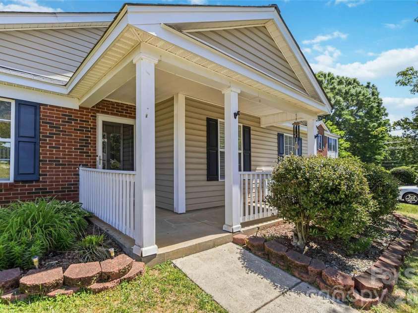 110 Camforth Drive, Mooresville, NC 28117.  MLS# CAR4369221, YatesRealty ID 17827. 