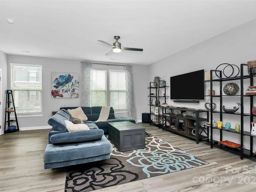 1723 Town Oak Lane, Charlotte, NC 28205.  MLS# CAR4268026, YatesRealty ID 17827. 