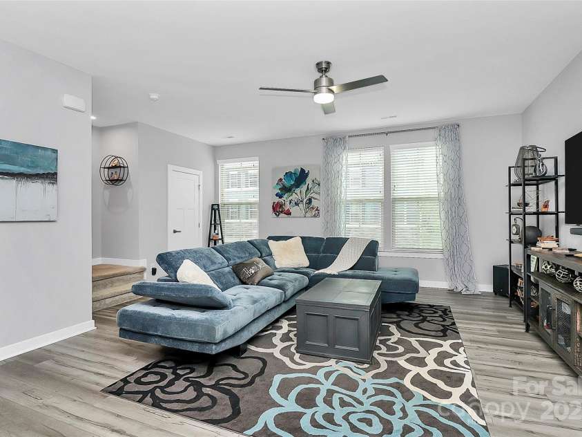 1723 Town Oak Lane, Charlotte, NC 28205.  MLS# CAR4268026, YatesRealty ID 17827. 