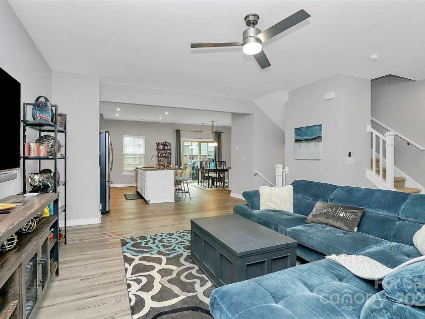 1723 Town Oak Lane, Charlotte, NC 28205.  MLS# CAR4268026, YatesRealty ID 17827. 