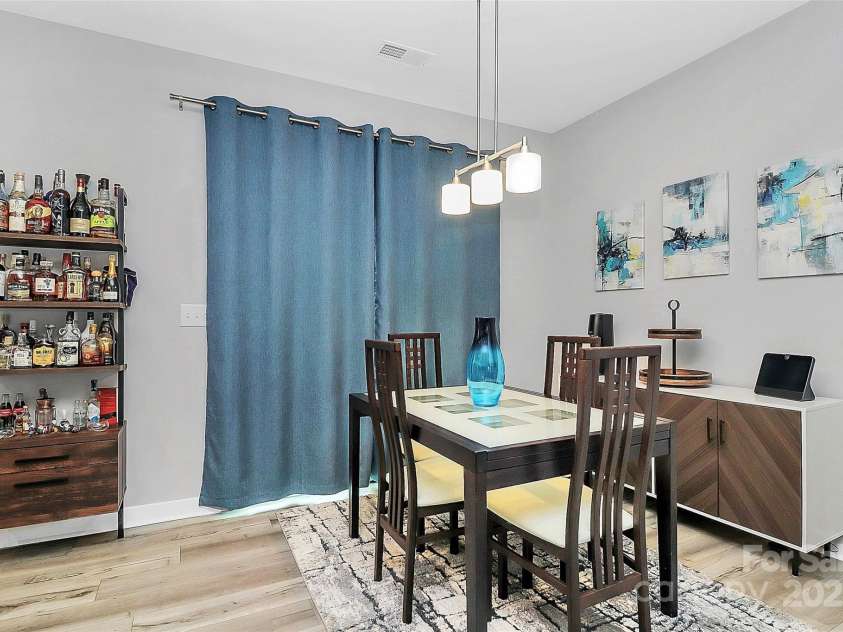 1723 Town Oak Lane, Charlotte, NC 28205.  MLS# CAR4268026, YatesRealty ID 17827. 