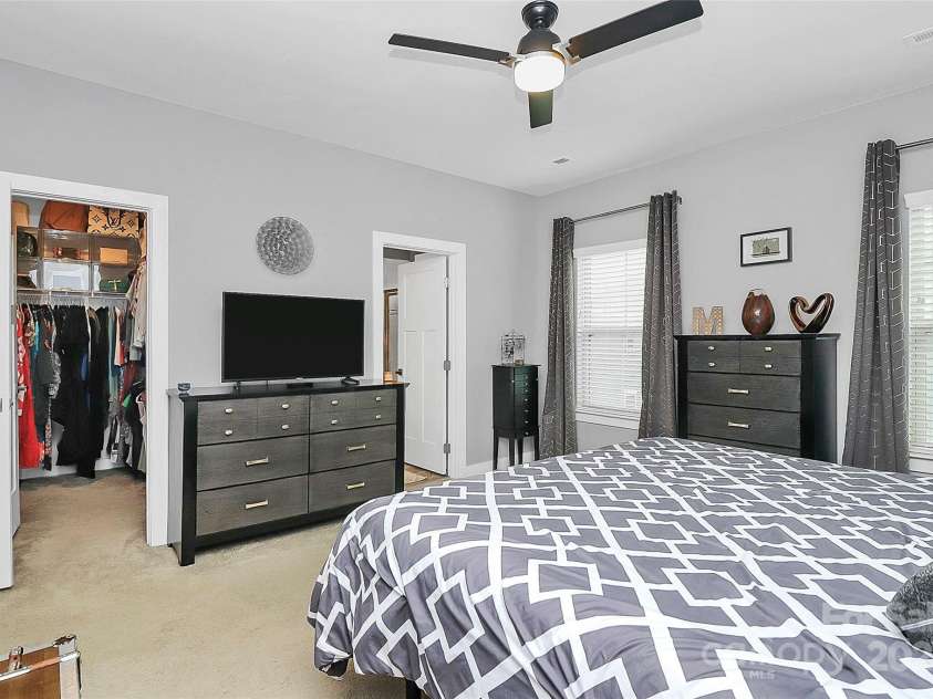 1723 Town Oak Lane, Charlotte, NC 28205.  MLS# CAR4268026, YatesRealty ID 17827. 