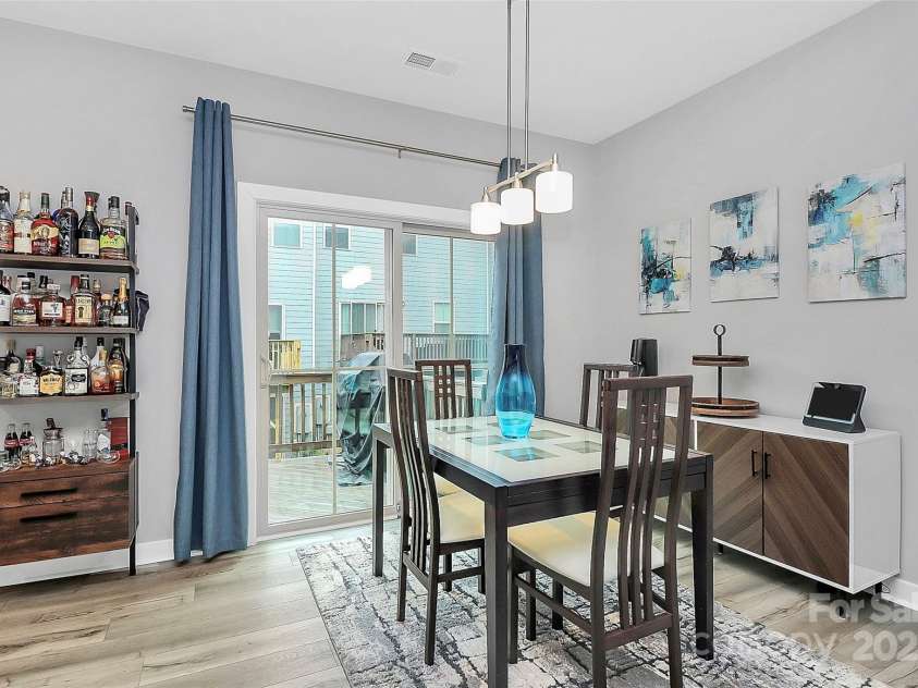 1723 Town Oak Lane, Charlotte, NC 28205.  MLS# CAR4268026, YatesRealty ID 17827. Dining
