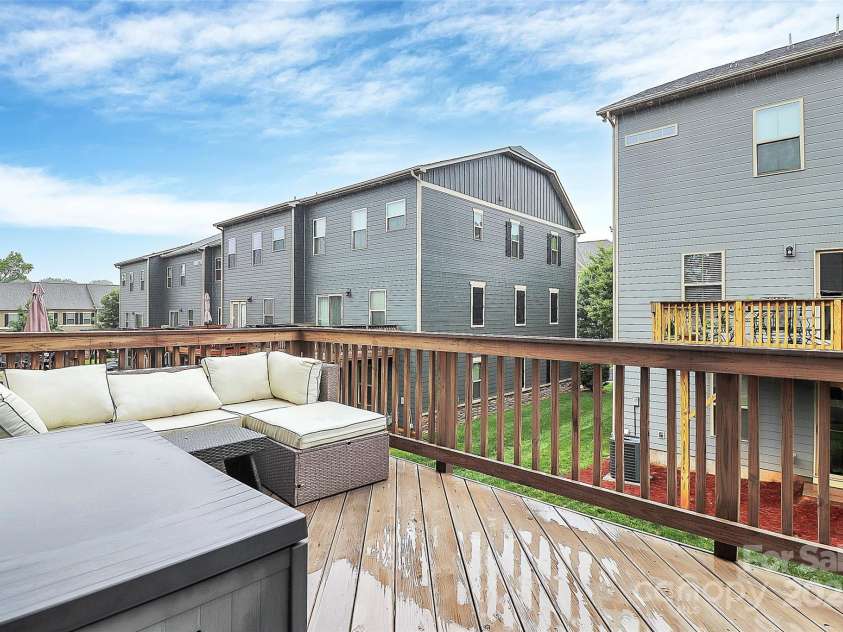 1723 Town Oak Lane, Charlotte, NC 28205.  MLS# CAR4268026, YatesRealty ID 17827. Large deck