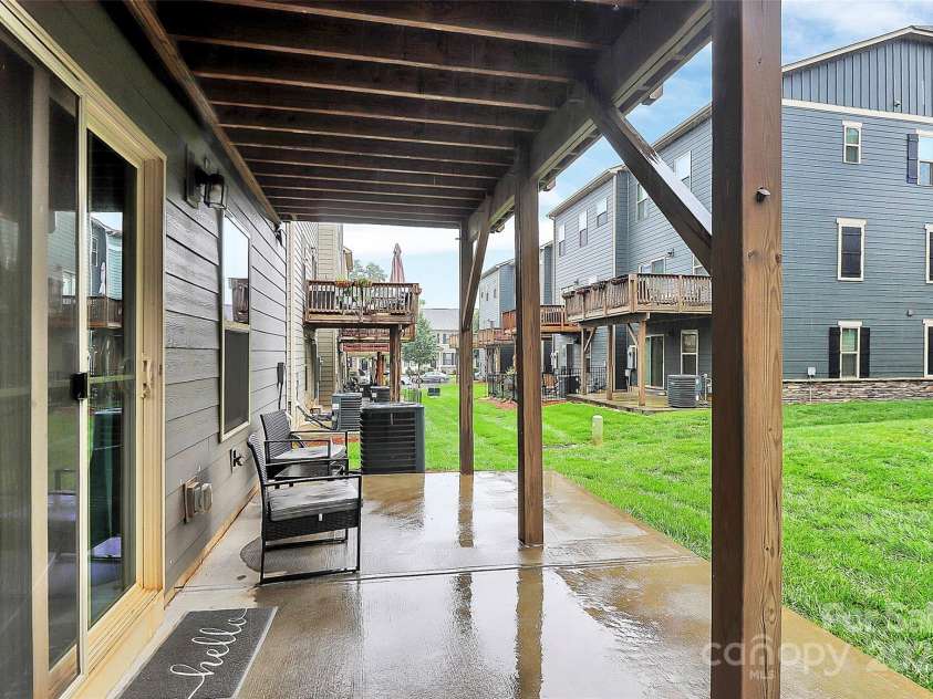 1723 Town Oak Lane, Charlotte, NC 28205.  MLS# CAR4268026, YatesRealty ID 17827. Paved Patio