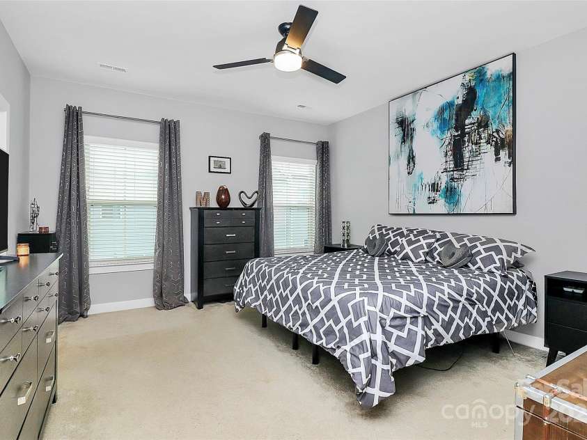 1723 Town Oak Lane, Charlotte, NC 28205.  MLS# CAR4268026, YatesRealty ID 17827. Primary Bedroom