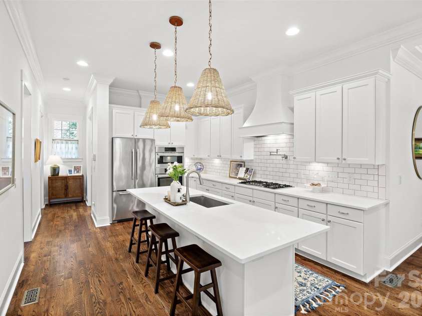 1111 Willhaven Drive, Charlotte, NC 28211.  MLS# CAR4373313, YatesRealty ID 17828. 