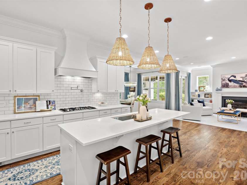 1111 Willhaven Drive, Charlotte, NC 28211.  MLS# CAR4373313, YatesRealty ID 17828. 