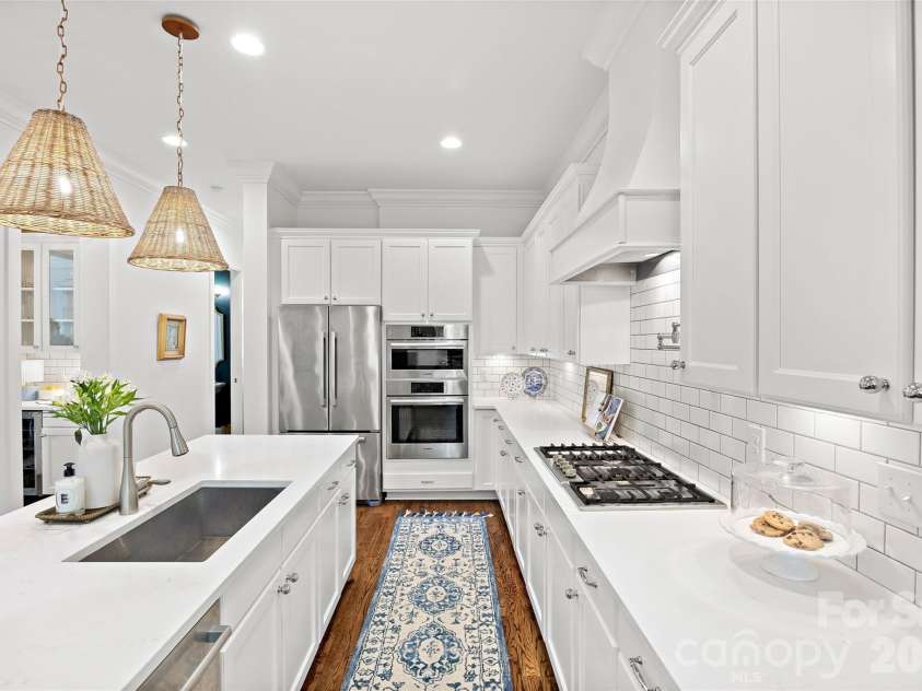1111 Willhaven Drive, Charlotte, NC 28211.  MLS# CAR4373313, YatesRealty ID 17828. 