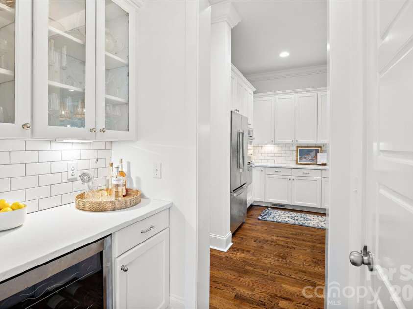 1111 Willhaven Drive, Charlotte, NC 28211.  MLS# CAR4373313, YatesRealty ID 17828. 