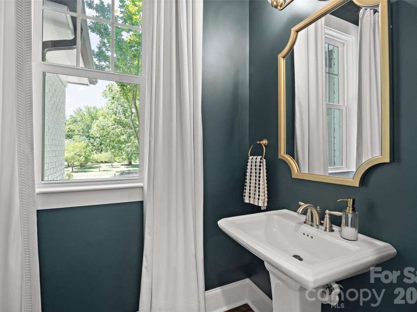 1111 Willhaven Drive, Charlotte, NC 28211.  MLS# CAR4373313, YatesRealty ID 17828. 