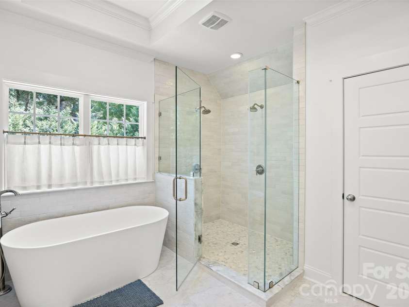 1111 Willhaven Drive, Charlotte, NC 28211.  MLS# CAR4373313, YatesRealty ID 17828. 