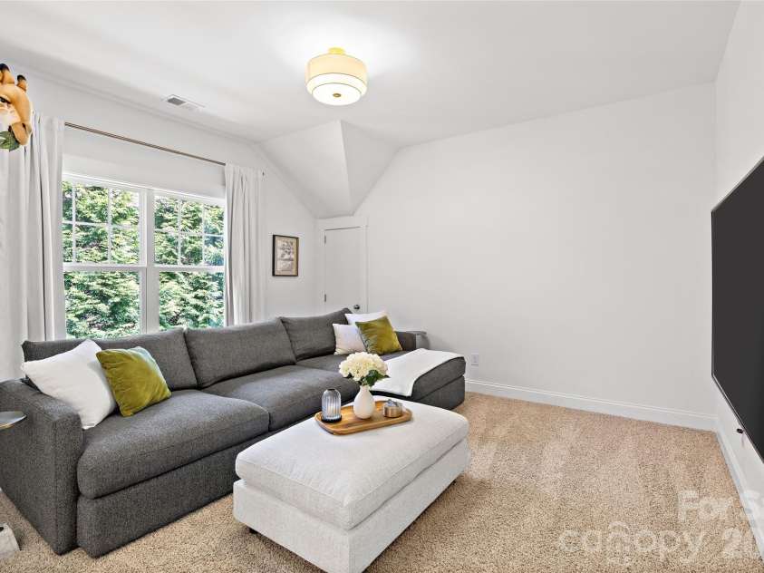 1111 Willhaven Drive, Charlotte, NC 28211.  MLS# CAR4373313, YatesRealty ID 17828. 