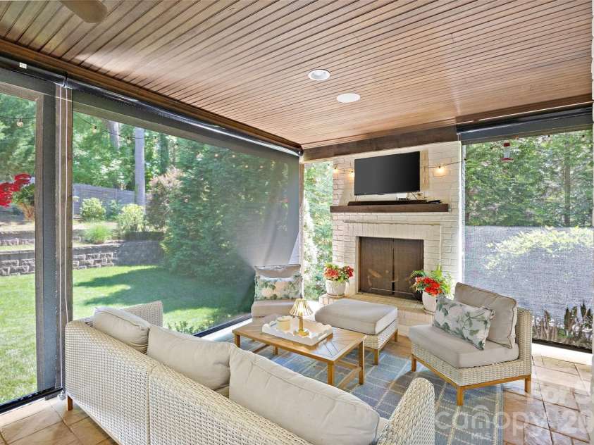 1111 Willhaven Drive, Charlotte, NC 28211.  MLS# CAR4373313, YatesRealty ID 17828. 