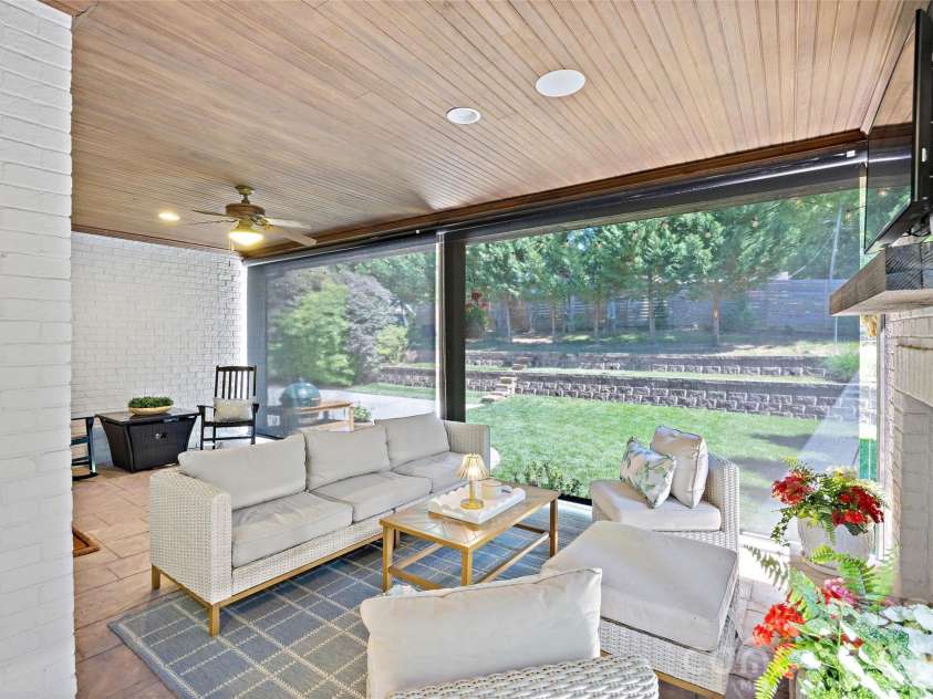 1111 Willhaven Drive, Charlotte, NC 28211.  MLS# CAR4373313, YatesRealty ID 17828. 