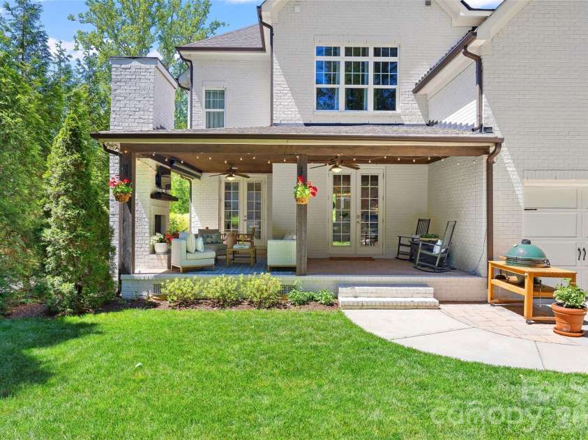 1111 Willhaven Drive, Charlotte, NC 28211.  MLS# CAR4373313, YatesRealty ID 17828. 