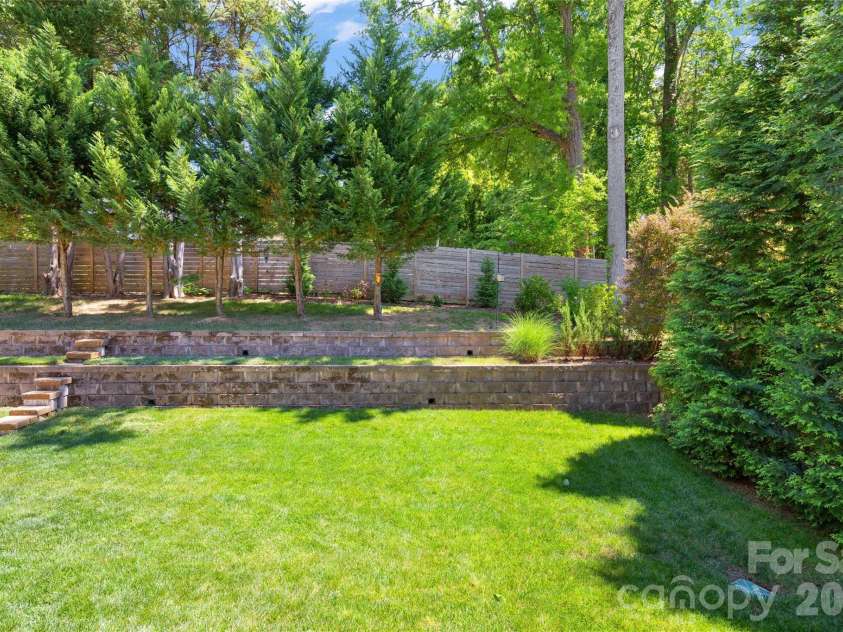 1111 Willhaven Drive, Charlotte, NC 28211.  MLS# CAR4373313, YatesRealty ID 17828. 