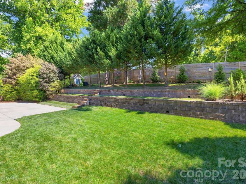 1111 Willhaven Drive, Charlotte, NC 28211.  MLS# CAR4373313, YatesRealty ID 17828. 