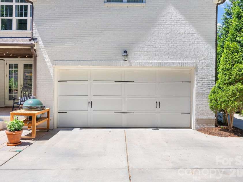 1111 Willhaven Drive, Charlotte, NC 28211.  MLS# CAR4373313, YatesRealty ID 17828. 