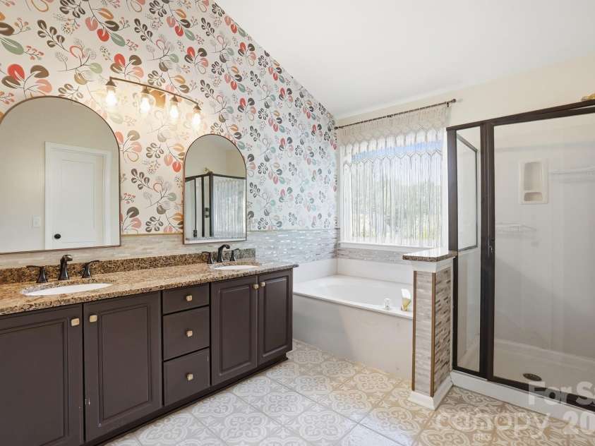 1522 12th Fairway Drive, Concord, NC 28027.  MLS# CAR4357344, YatesRealty ID 17829. Primary Bathroom