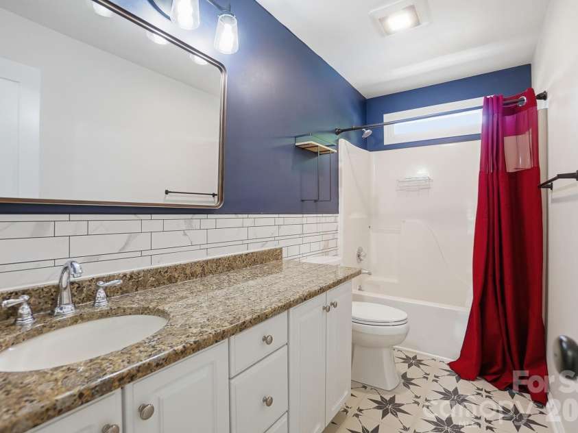 1522 12th Fairway Drive, Concord, NC 28027.  MLS# CAR4357344, YatesRealty ID 17829. Upstairs Bathroom