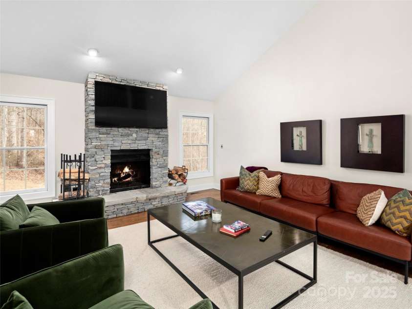 512 Shiloh Drive, Hendersonville, NC 28792.  MLS# CAR4208109, YatesRealty ID 17829. Cozy living room with wood burning fireplace