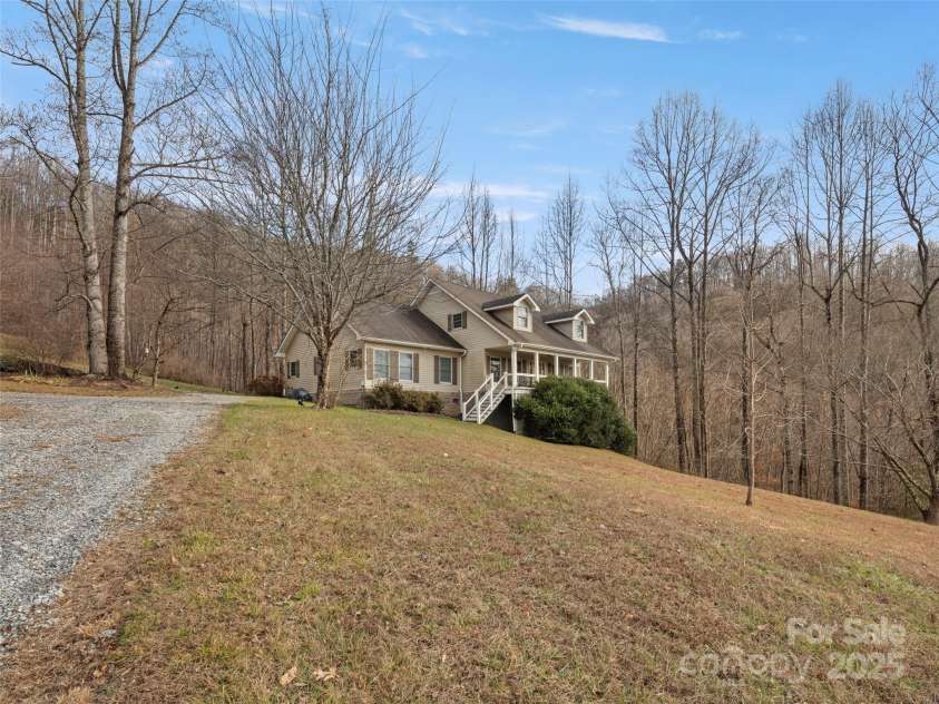 512 Shiloh Drive, Hendersonville, NC 28792.  MLS# CAR4208109, YatesRealty ID 17829. Drive to the house