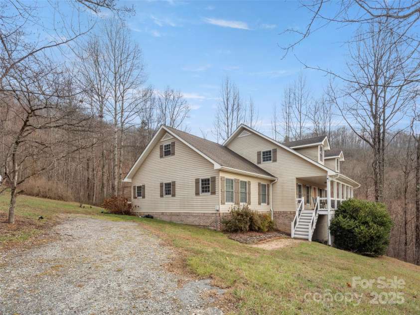 512 Shiloh Drive, Hendersonville, NC 28792.  MLS# CAR4208109, YatesRealty ID 17829. Lots of space for parking
