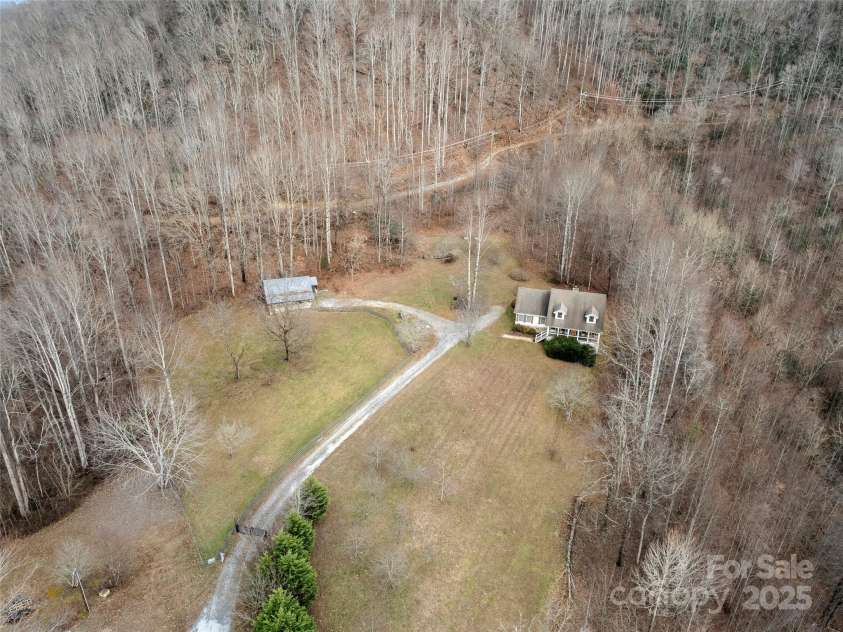 512 Shiloh Drive, Hendersonville, NC 28792.  MLS# CAR4208109, YatesRealty ID 17829. Peaceful privacy with long range mountain views