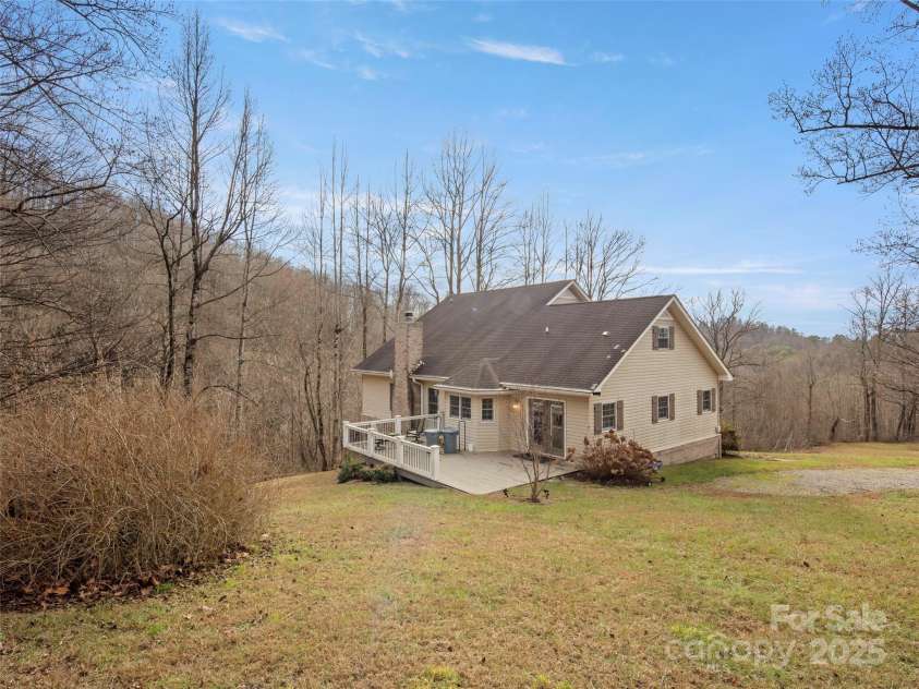 512 Shiloh Drive, Hendersonville, NC 28792.  MLS# CAR4208109, YatesRealty ID 17829. Picturesque setting