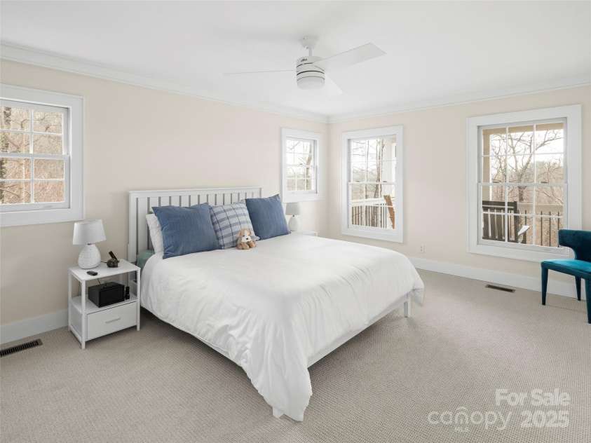 512 Shiloh Drive, Hendersonville, NC 28792.  MLS# CAR4208109, YatesRealty ID 17829. Primary Suite