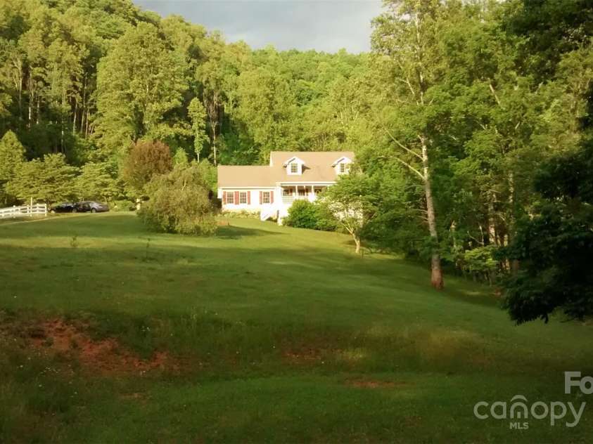 512 Shiloh Drive, Hendersonville, NC 28792.  MLS# CAR4208109, YatesRealty ID 17829. Summer time with full green