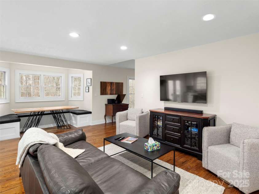 512 Shiloh Drive, Hendersonville, NC 28792.  MLS# CAR4208109, YatesRealty ID 17829. Warm relaxing space with custom banquette for casual eating area